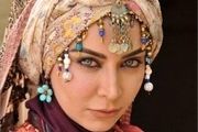 شال آبرنگی فقیهه سلطانی در محل کار /عکس