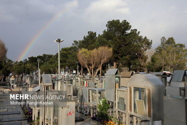 لحظات تحویل سال در گلزار شهدای تهران