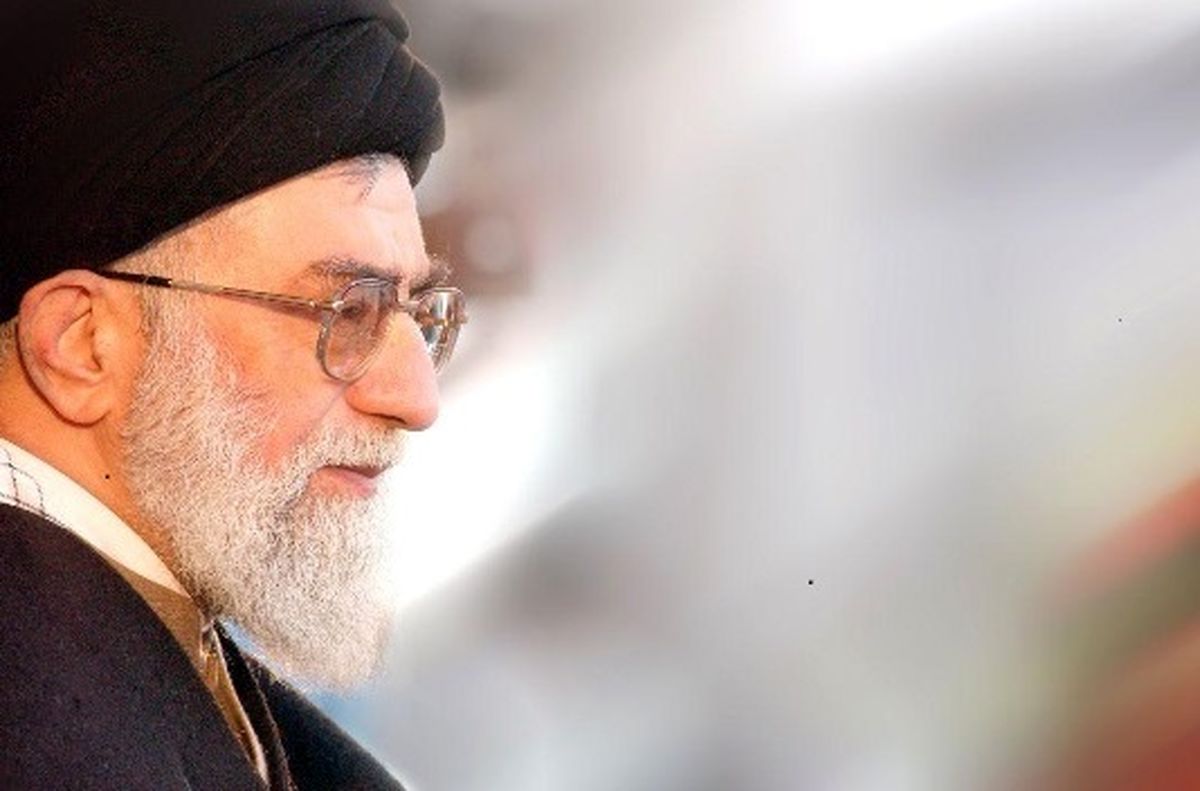 رهبرانقلاب در خانه پدری/ عکس