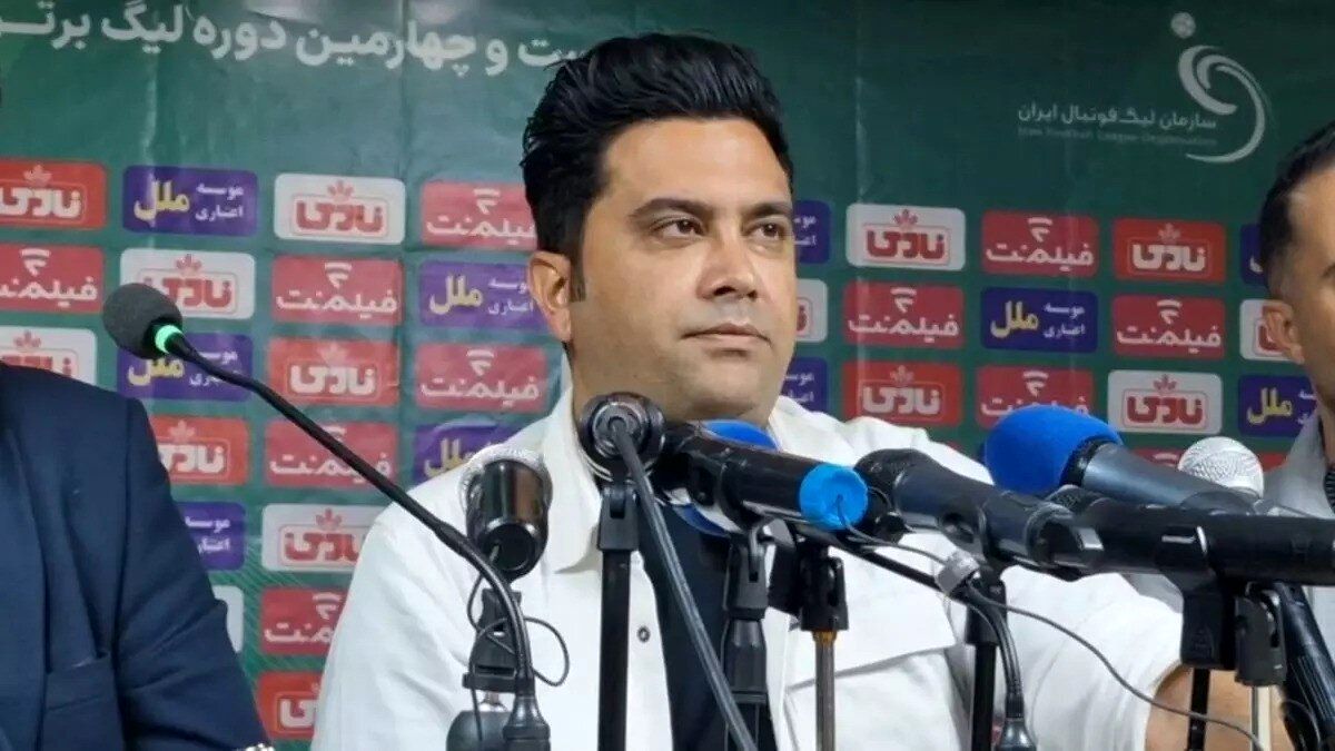 حریف استقلال؛ سرمربی که نیمکت را ترک نمی‌کند