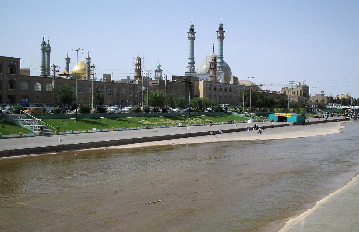 افراد از اسکان در حاشیه رودخانه ها و مسیل ها اجتناب کنند
