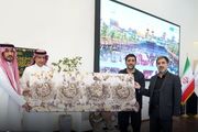 هدیه خاص دبیر به سفیر عربستان