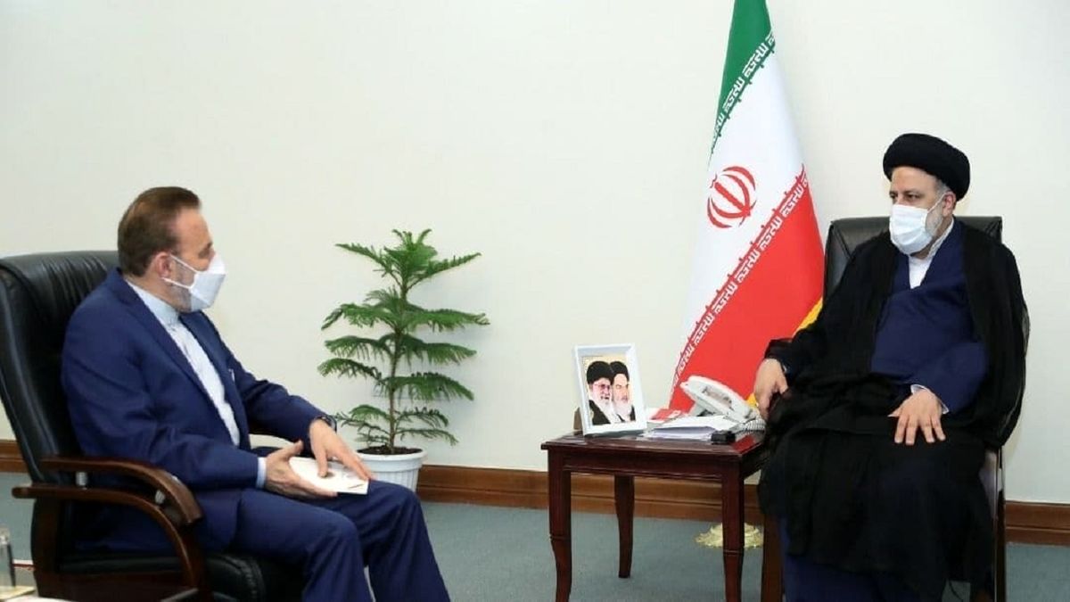واعظی با رئیس جمهور منتخب دیدار کرد