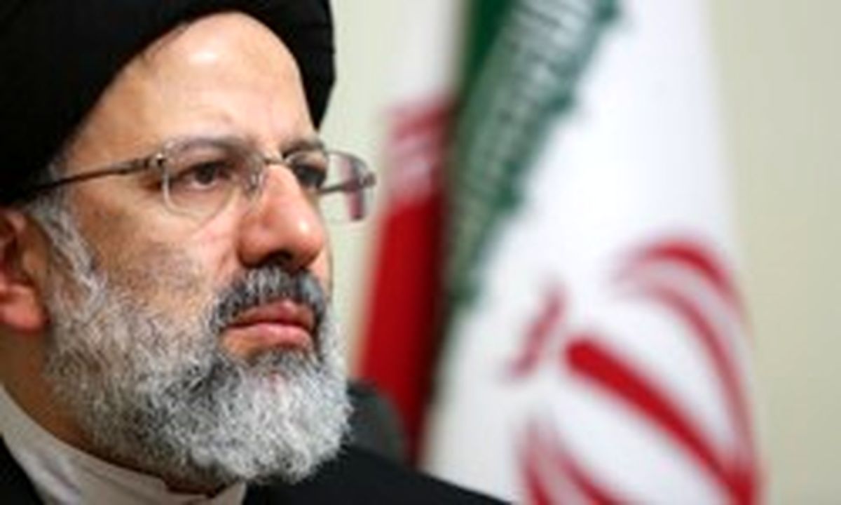 رئیسی در جمع پرشور مردم قم: چک برجام را برای ملت نقد می‌کنیم