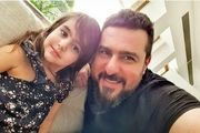 بازی‌های دخترانه محسن کیایی و دخترش /عکس