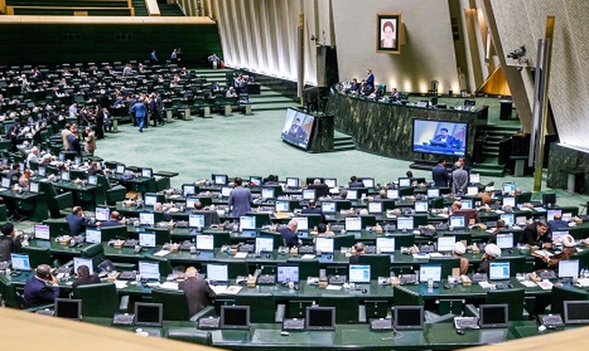 اسامی ۲۱۱ نماینده عضو فراکسیون انقلاب مجلس دوازدهم منتشر شد