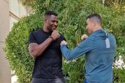 سورپرایز رونالدو برای قهرمان UFC/ دست و دلبازی CR7 به شکلی متفاوت