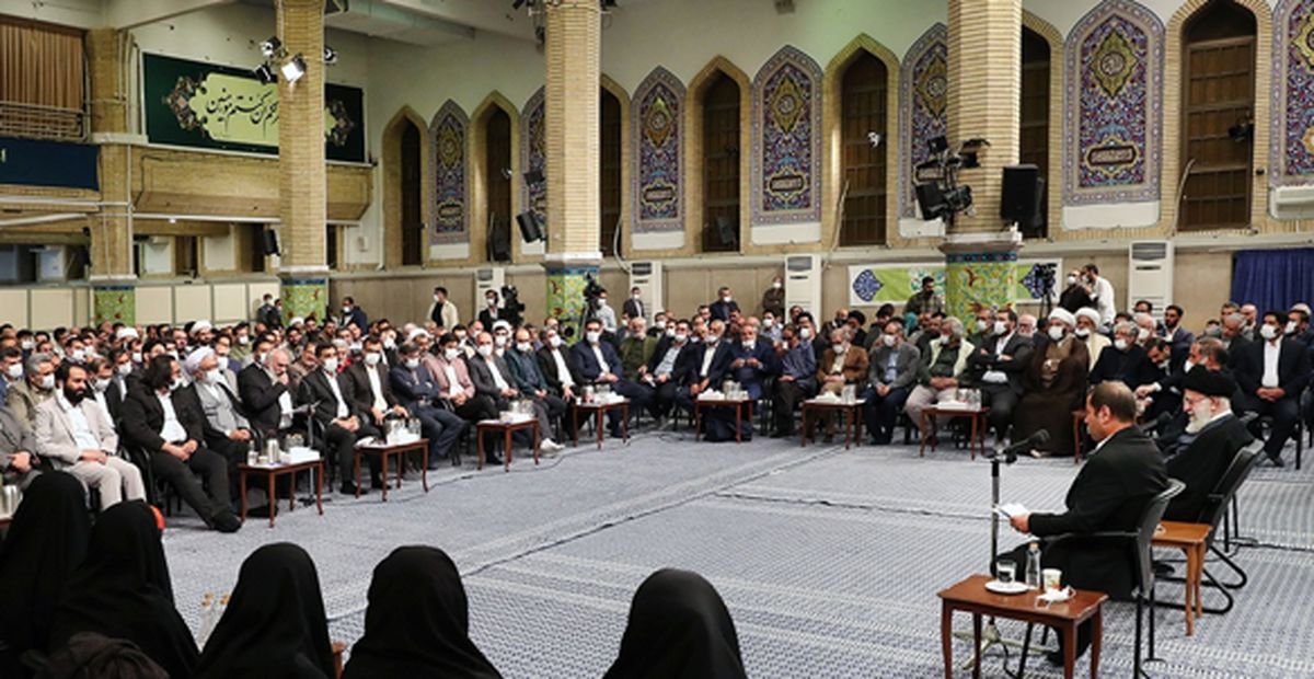 رهبر انقلاب امروز با شاعران افطار می‌کنند