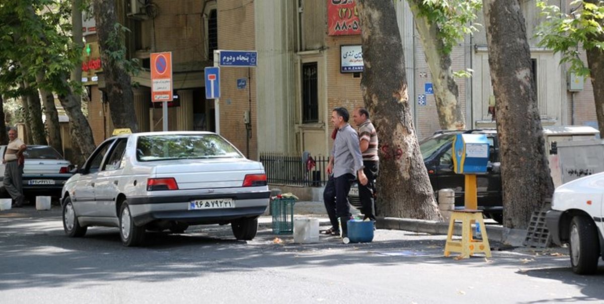 ماشین شویی در کنار خیابان جرم است