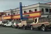 صف طولانی خودروها مقابل پمپ بنزین در جنوب عربستان