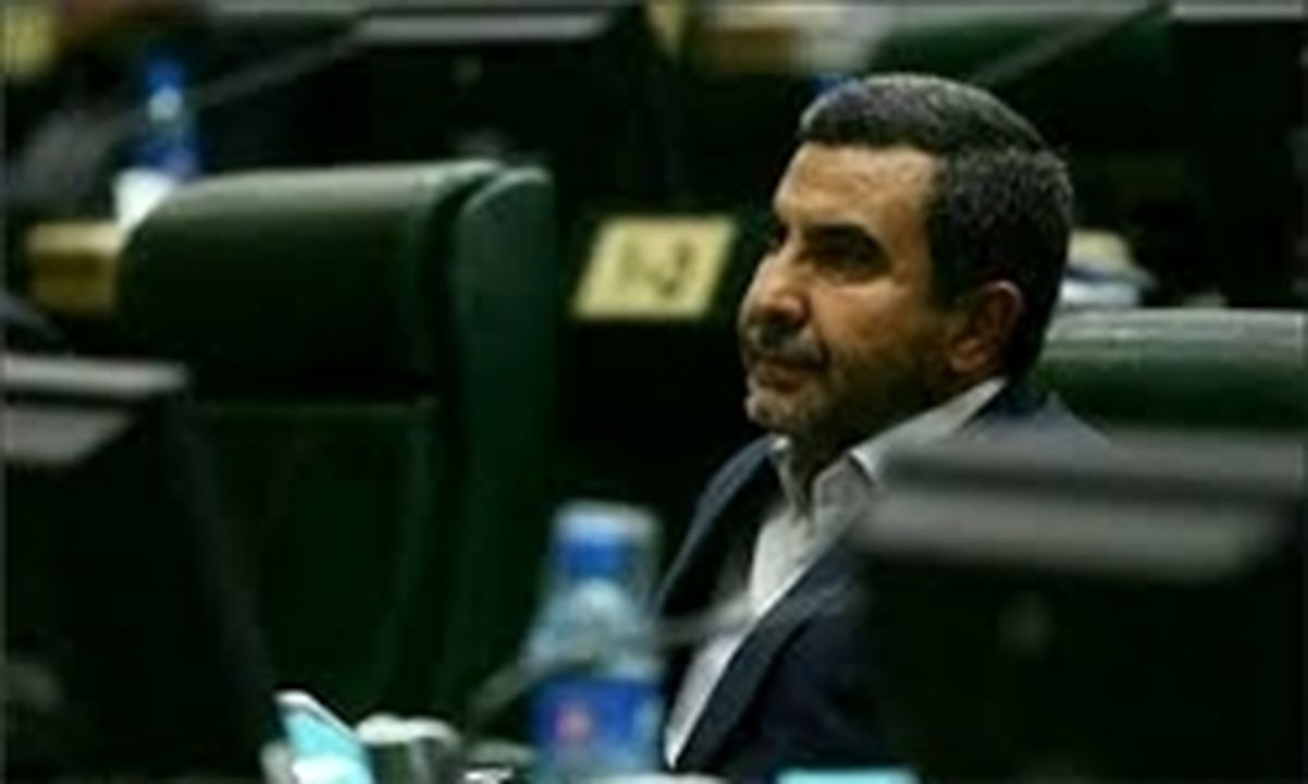 دولت نظارت کند تا در آستانه شب عید کمر مردم زیر بار گرانی خم نشود