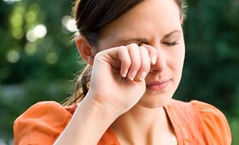 روش های برای برطرف کردن خستگی چشم + اموزش