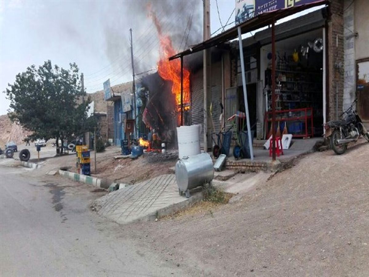 مغازه کپسول فروشی در ایجرود طعمه حریق شد/تصاویر