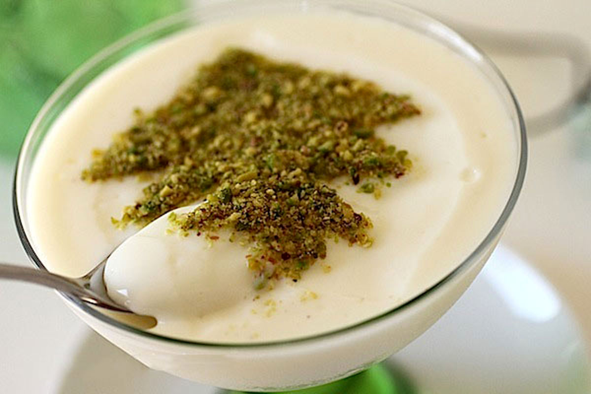 با دسرهای فرنی از میهمانان خود پذیرایی کنید+طرز تهیه