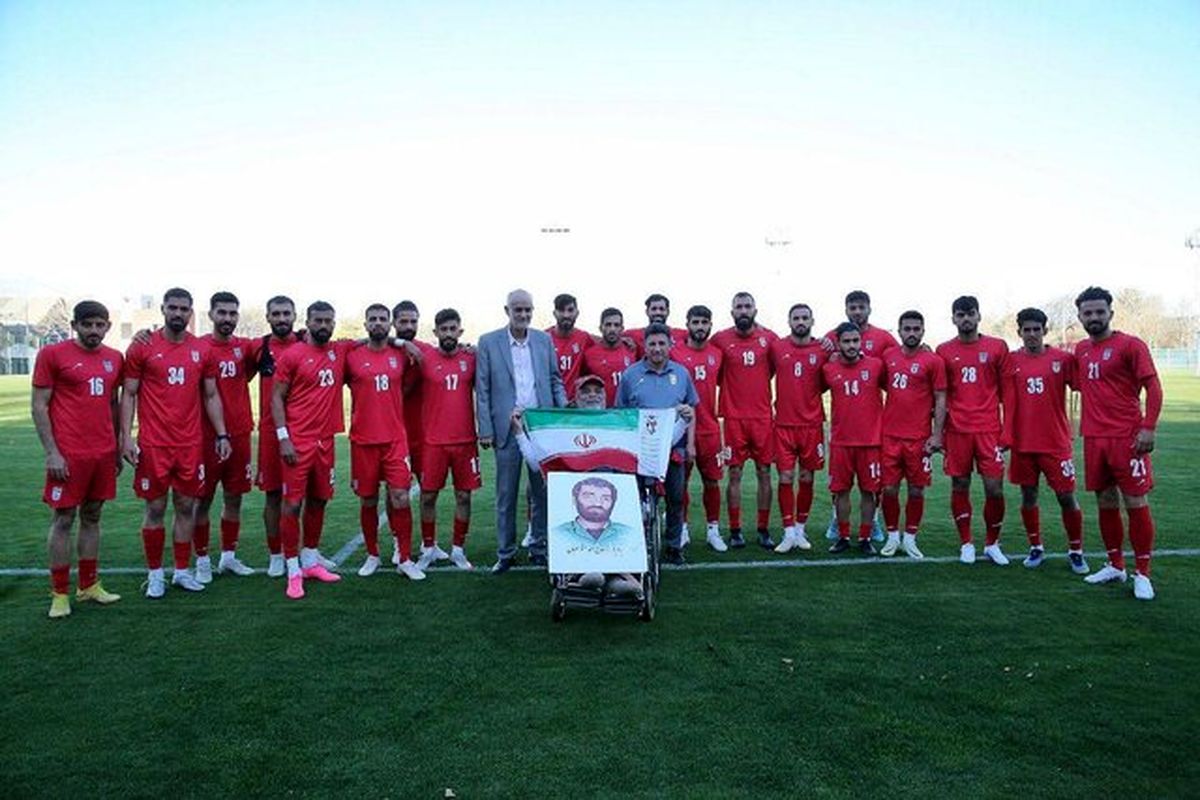 آخرین تمرین تیم ملی در سال ۱۴۰۱ با هوادار وفادار پرسپولیسی‌ها
