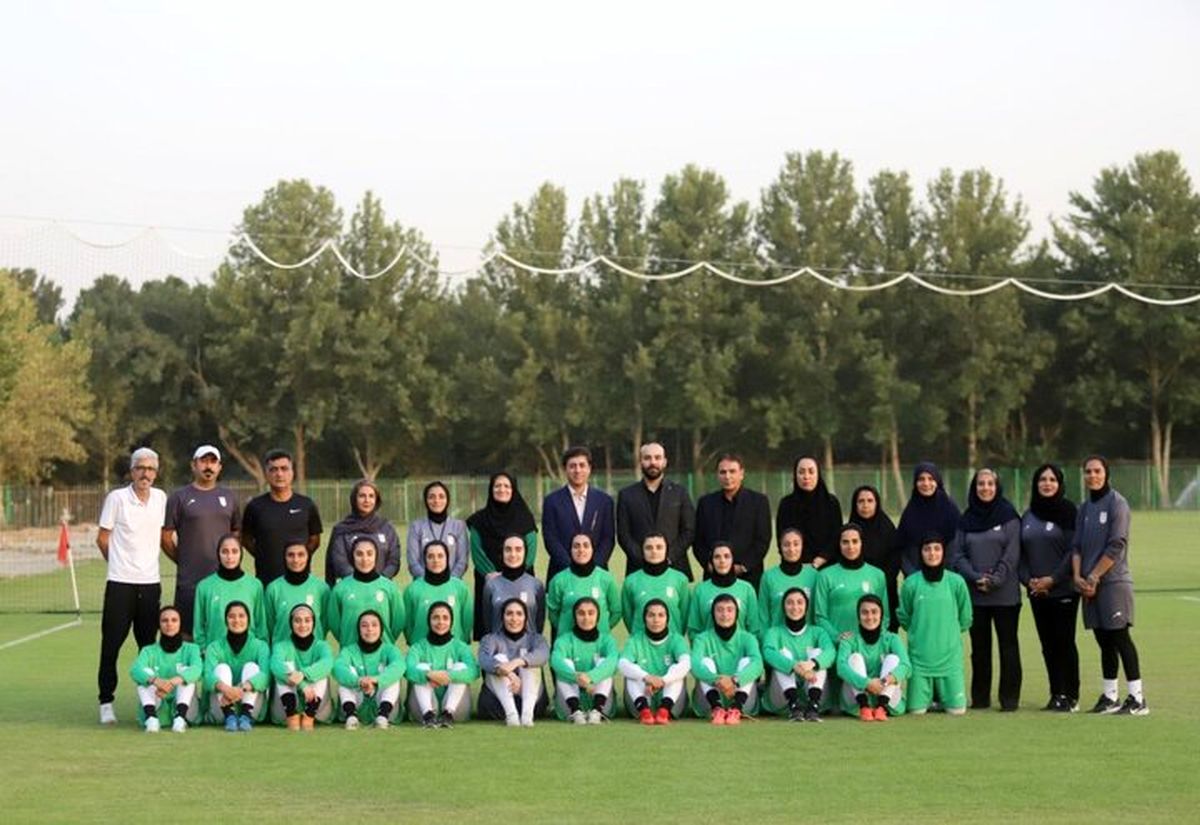 سفیر ایران در مالزی در جمع بانوان فوتبالیست