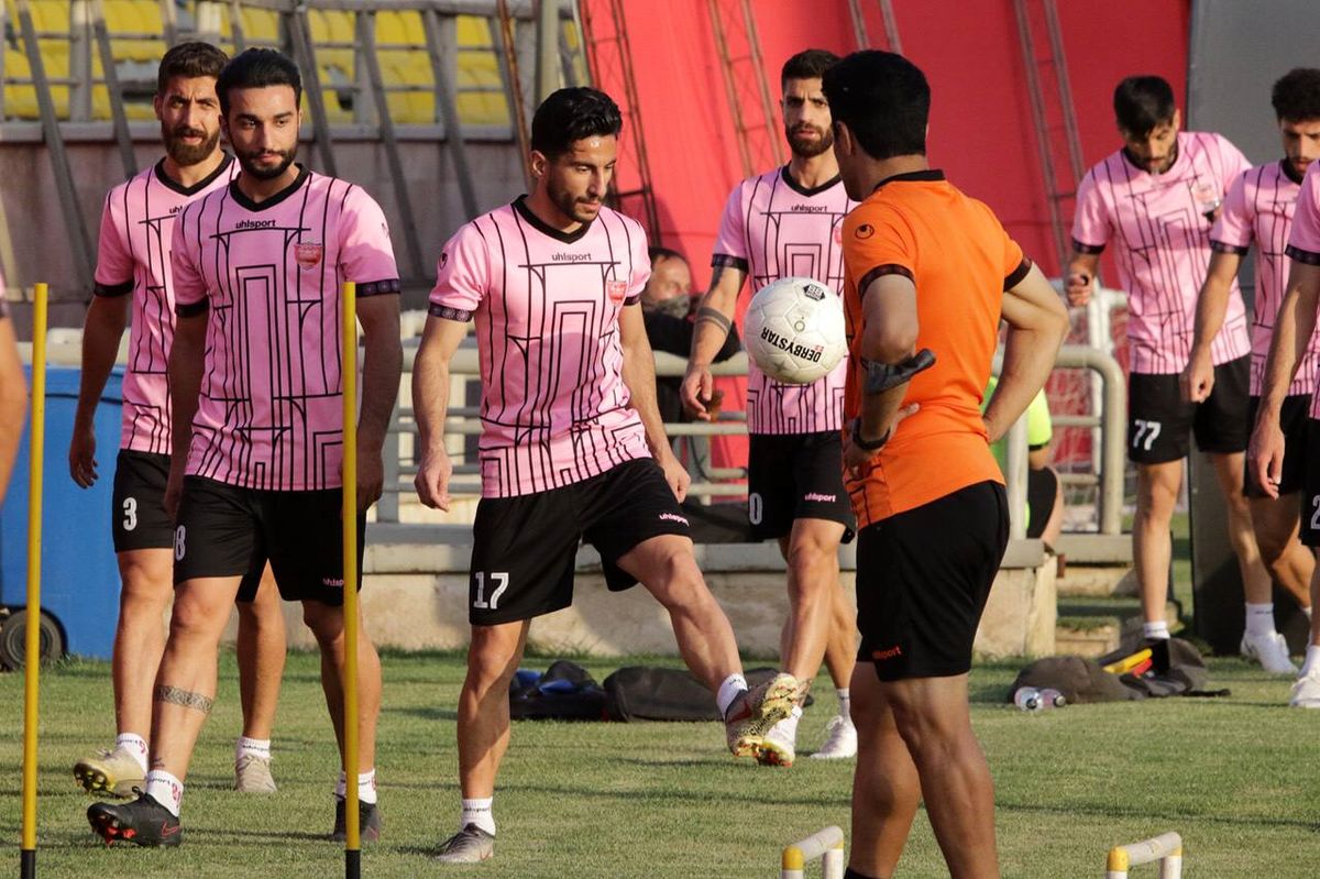 مشکل مالی گلر پرسپولیس حل می‌شود