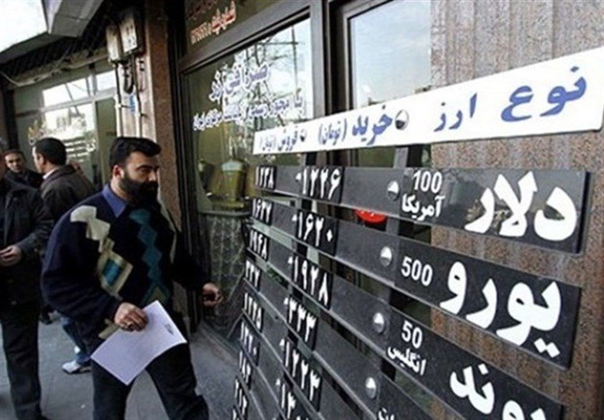 صف خرید در فردوسی برای دلار مسافرتی