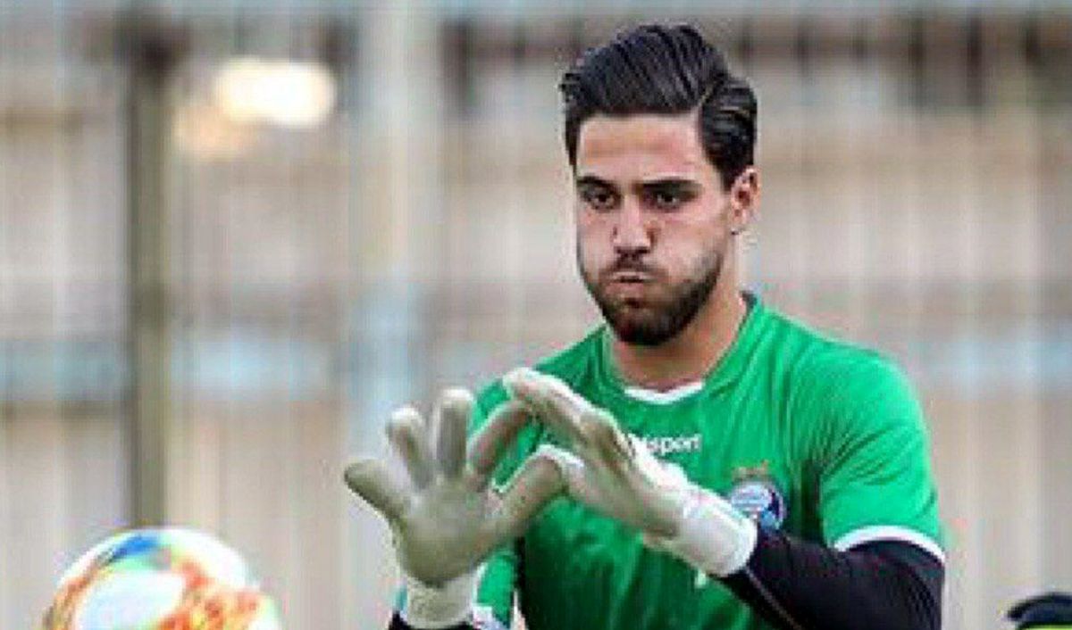 دروازه بان استقلال از این تیم جدا شد