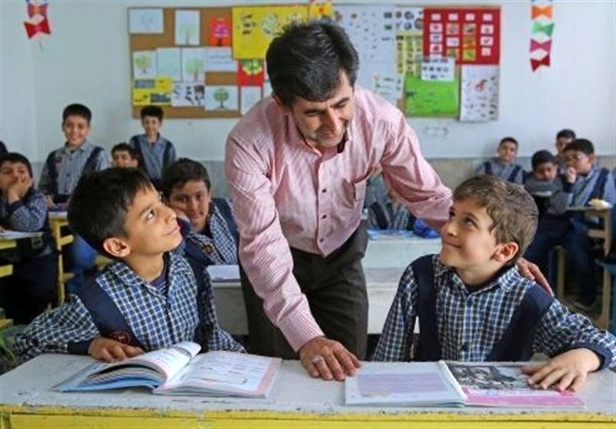 فرمول افزایش حقوق ۱۴۰۴ معلمان و صدور احکام فرهنگیان اعلام شد + جدول
