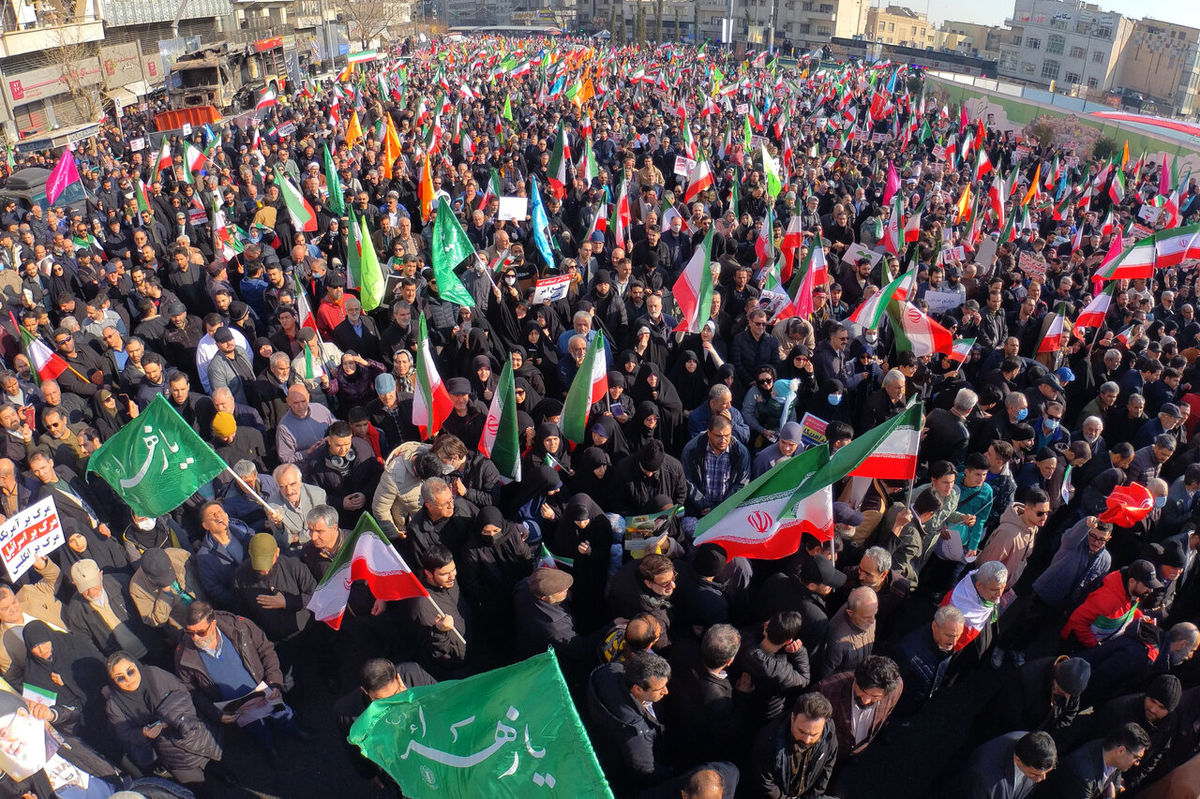 جمهوری اسلامی در حال فروپاشی است؟