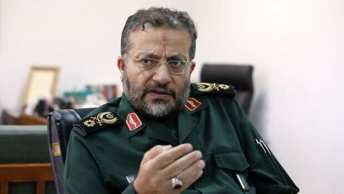 غرب موجودیت خود را به واسطه انقلاب اسلامی در خطر می‌بیند