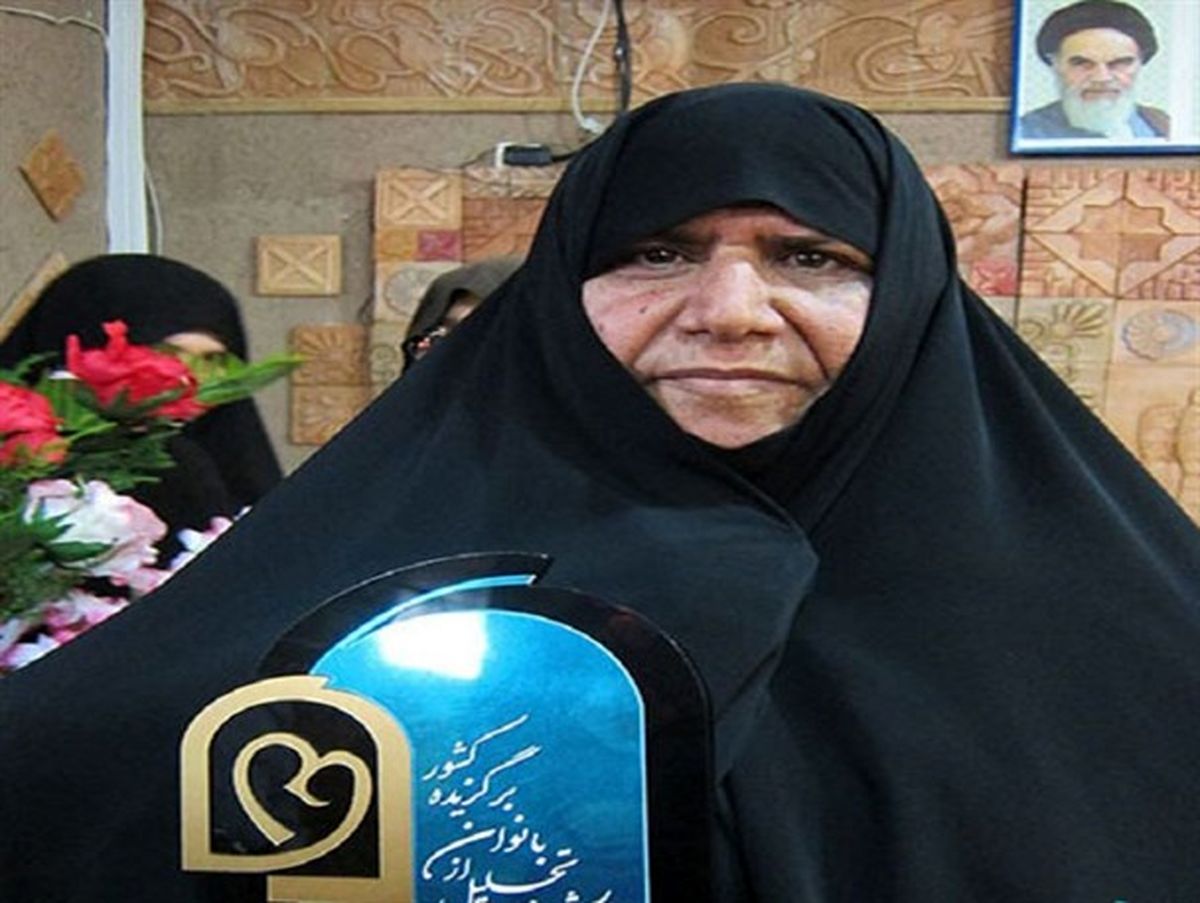 
۲۰ نفر از دانش آموزانم در جنگ شهید شدند