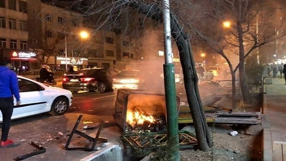 لندن از اغتشاشگران حمایت کرد