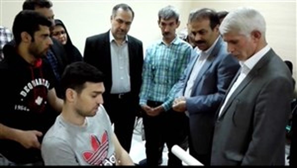 عیادت مسئولان وزارت ورزش از بازیکن مصدوم استقلال