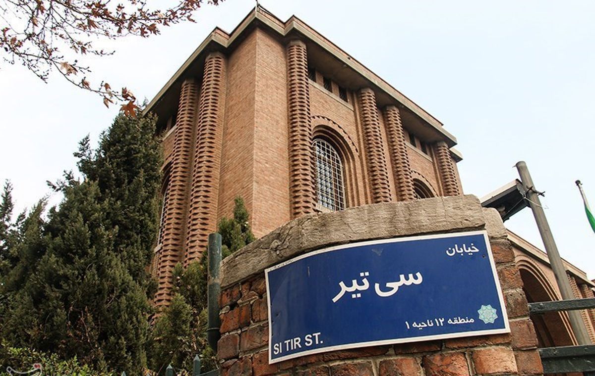 گلایه احمدی پور از "اغذیه فروش ها"  در اماکن تاریخی