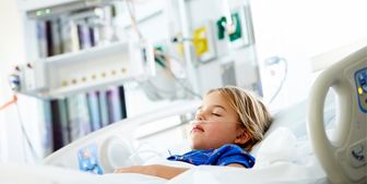 رکوردزنی موارد بستری کودکان در آمریکا و انگلیس در پی موج اُمیکرون