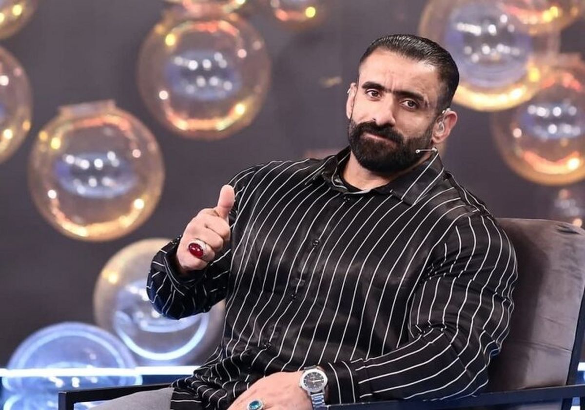 هادی چوپان بدن تکه تکه‌اش را به رخ کشید
