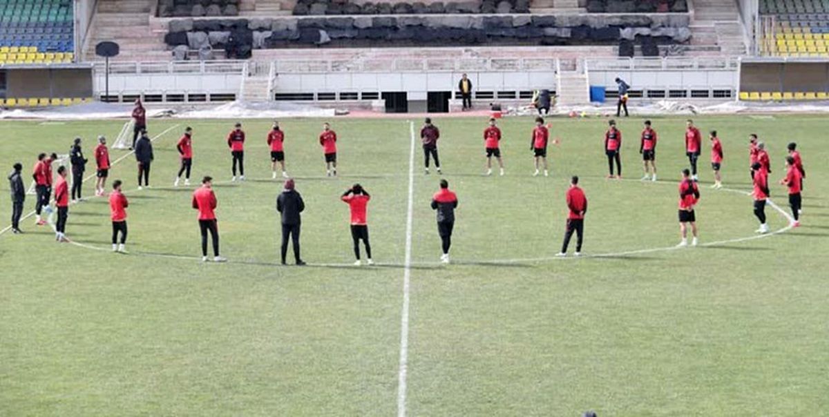 ادای احترام به ملی‌پوشان درگذشته در زلزله ترکیه در تمرین پرسپولیس