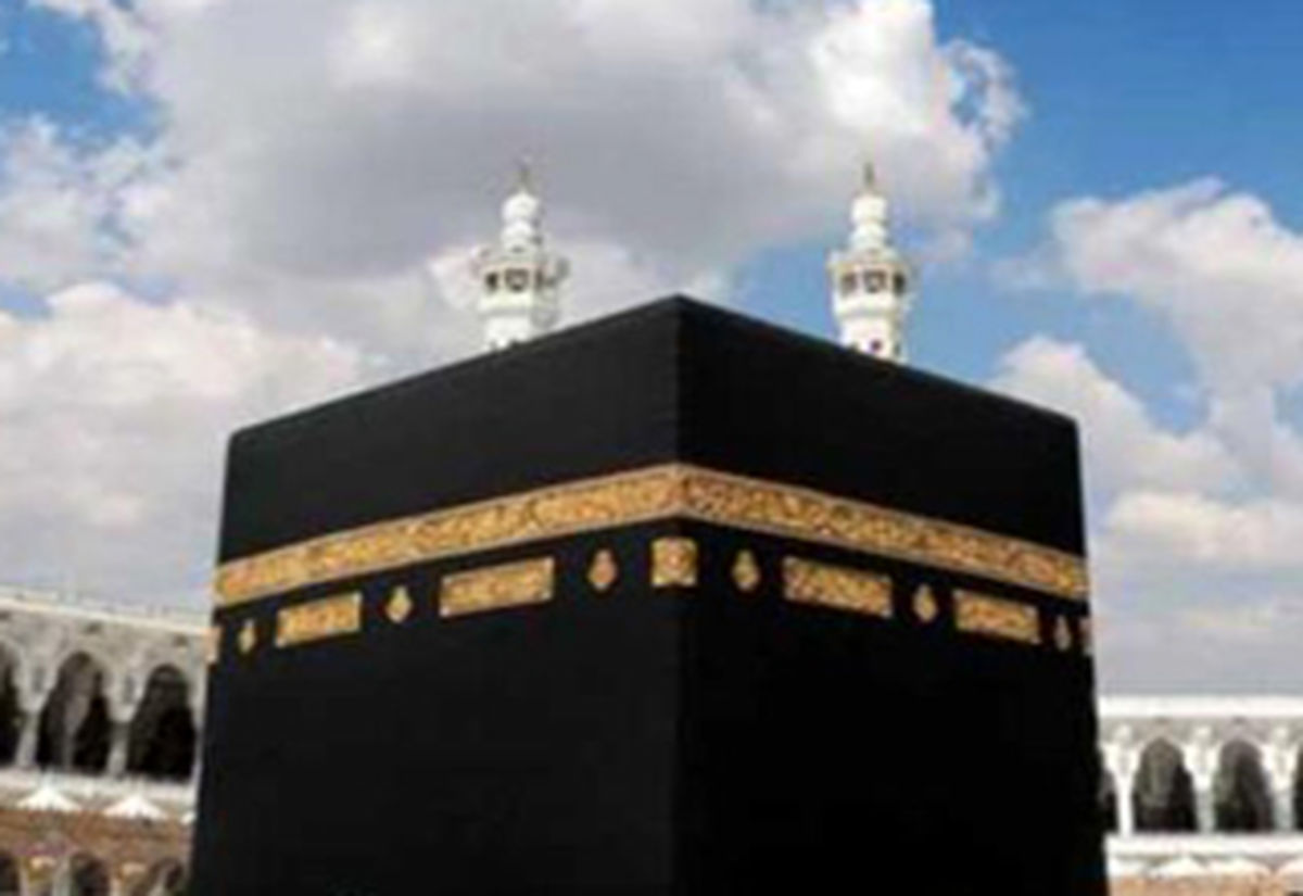 
چرا خداوند خانه کعبه را در سرزمینی بی‌آب و علف و خشک قرار داد؟
