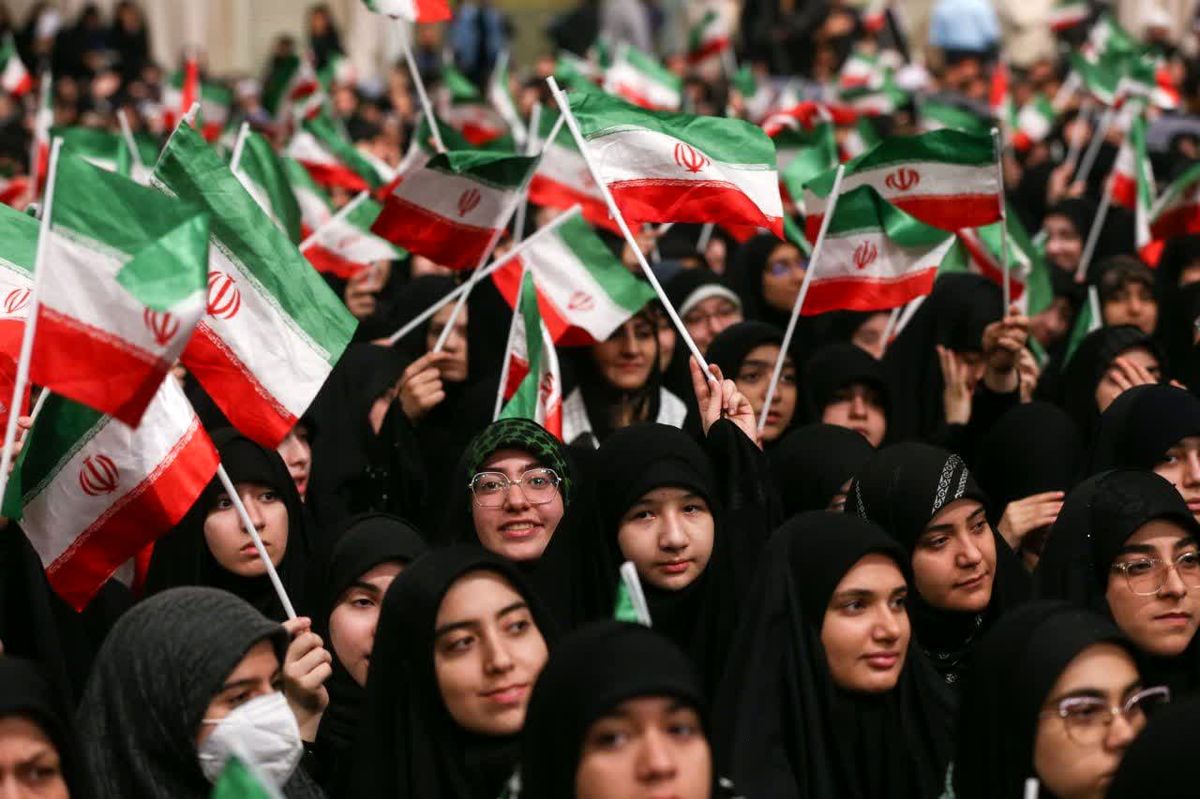 توصیه رهبر انقلاب به بانوان و دختران درباره حجاب