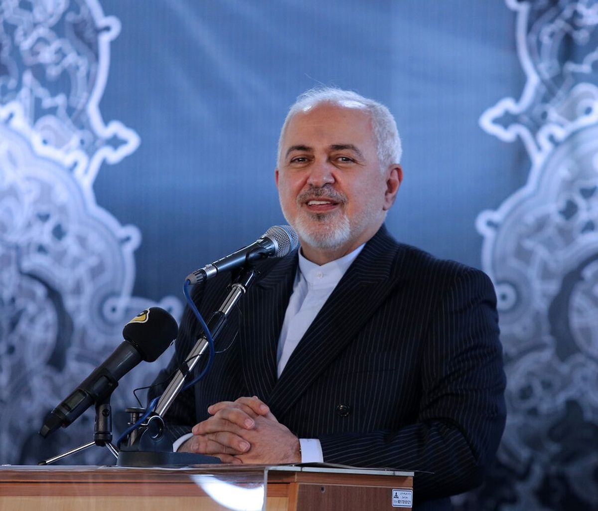 ظریف: همکاران من همه توهین‌ها را به جان می‌خرند 