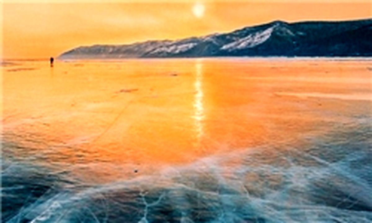 انجماد عمیق‌ترین دریاچه جهان/ عکس
