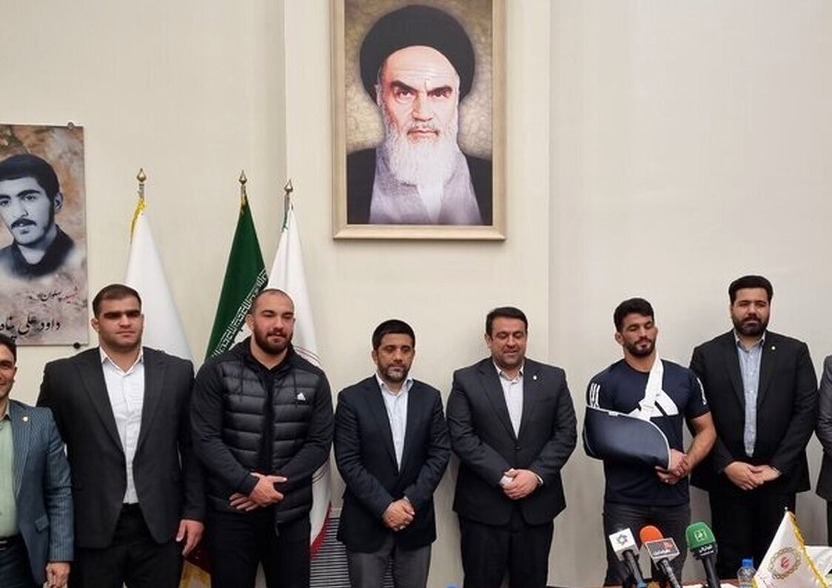 حسن یزدانی کارمند بانک شد
