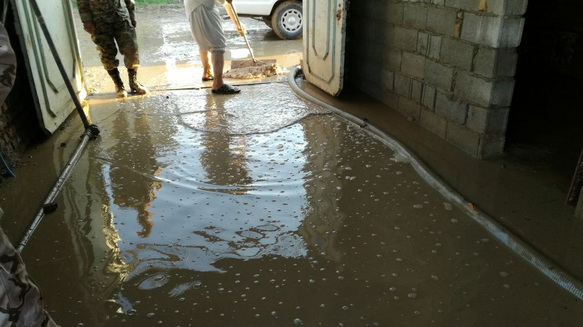 تنها برق یک روستای سیل‌زده مازندران قطع است