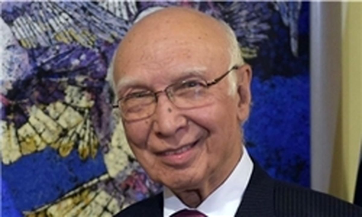 مقام پاکستانی راهی تهران شد