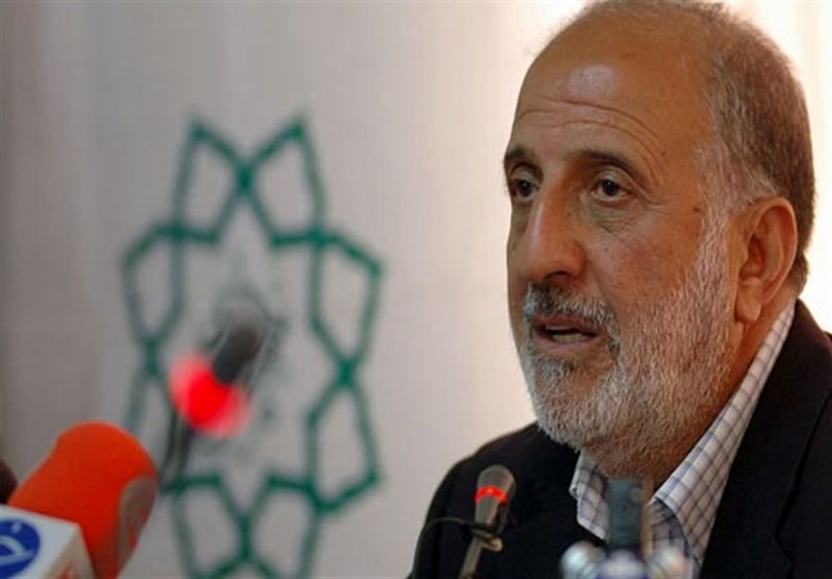 ۲ هزار نیروی خدمات شهری درختان را برف تکانی می‌کنند