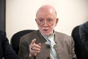 رفتار رئیس جمهور در راستای منحرف کردن افکار عمومی از مطالبات اصلی جامعه است