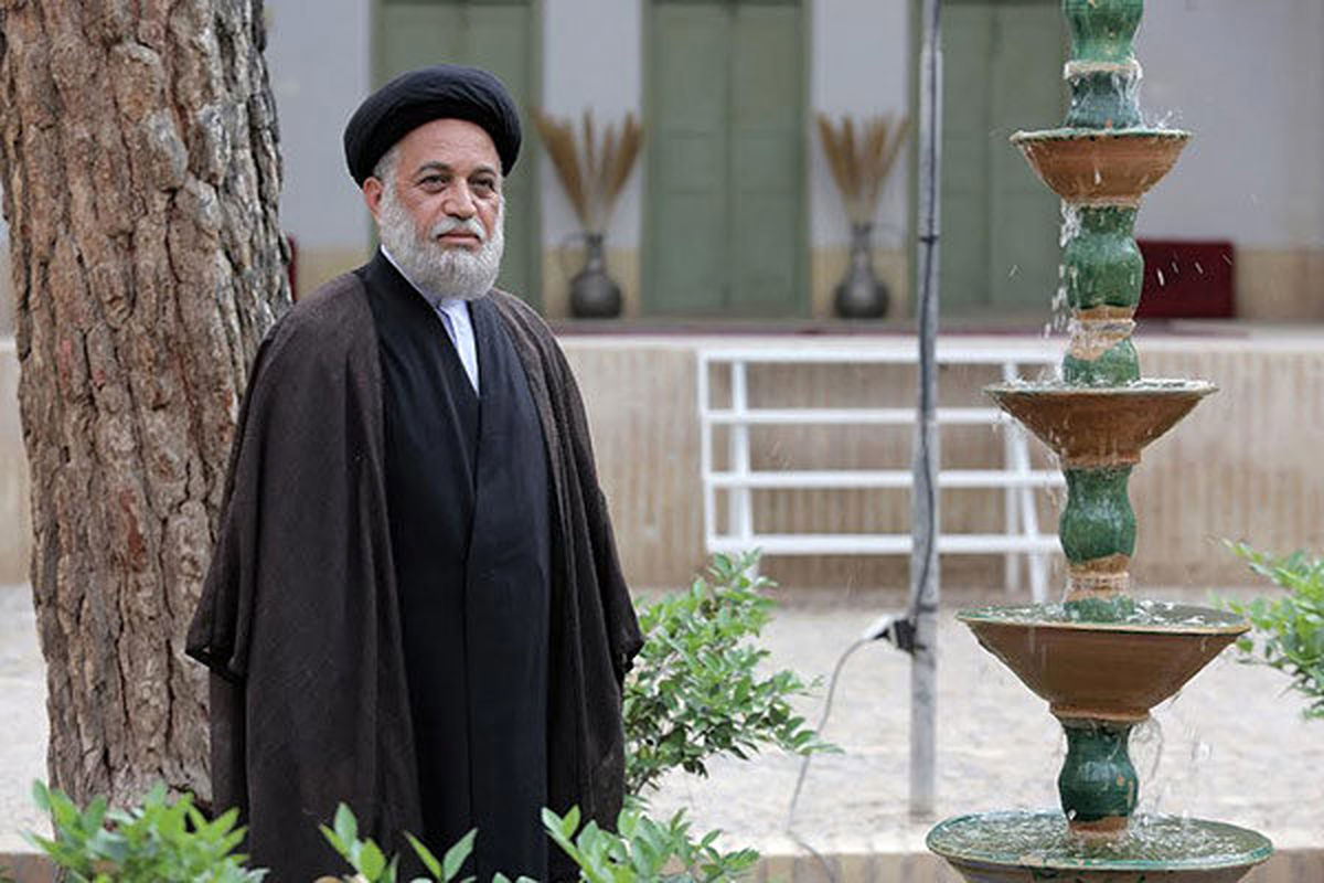 کارگردان معروف استاد حوزه می شود