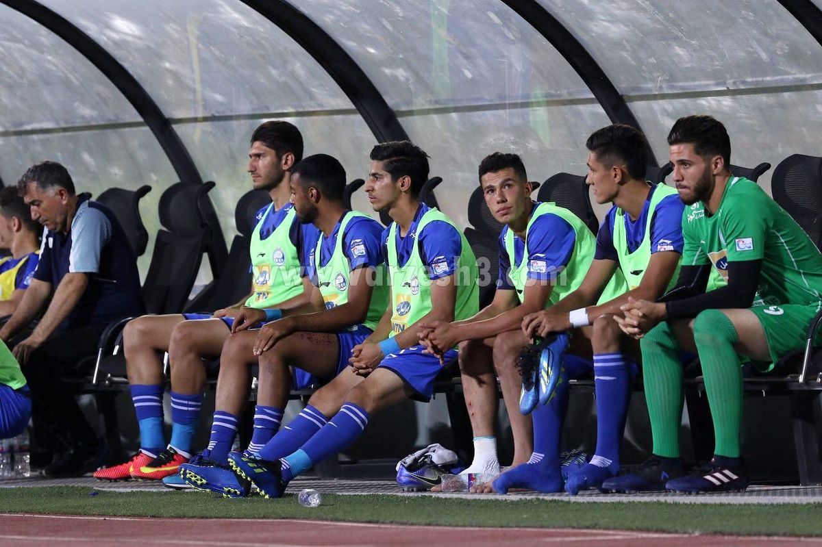 نیمکت غریب استقلال در آزادی 
