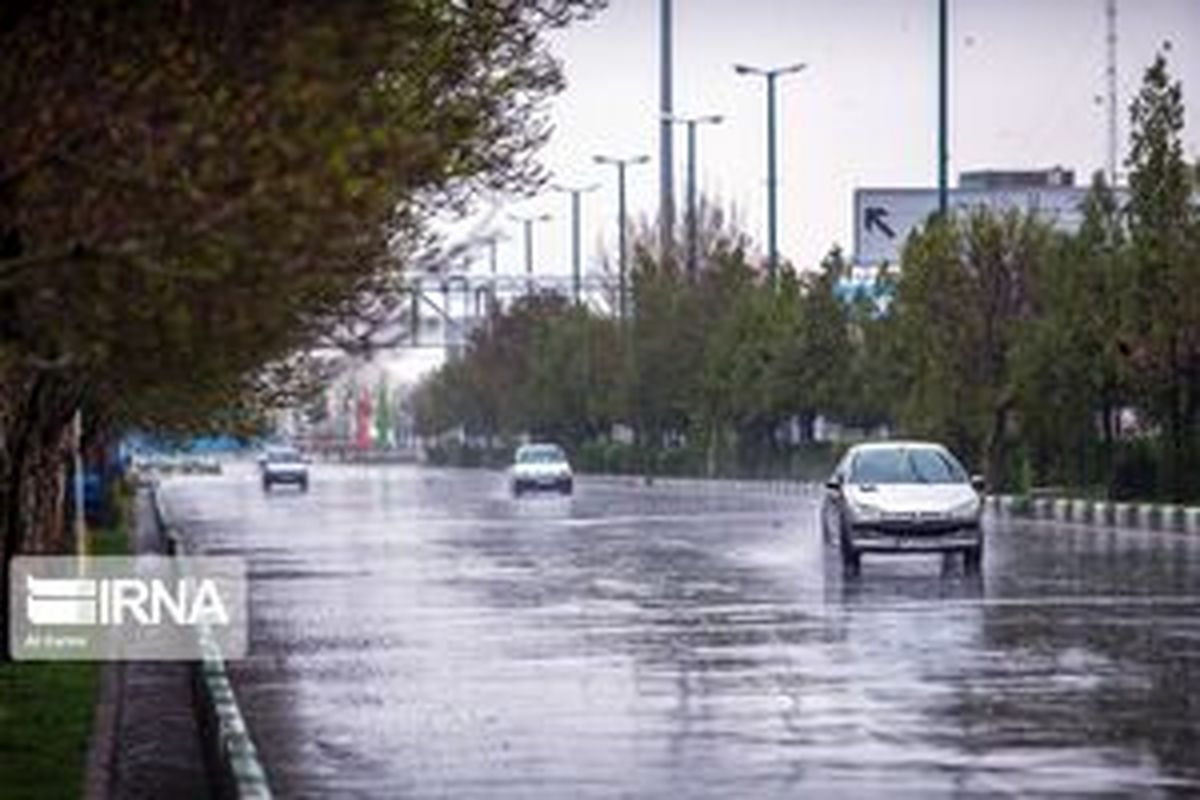 برف و باران در جاده‌های ۱۰ استان